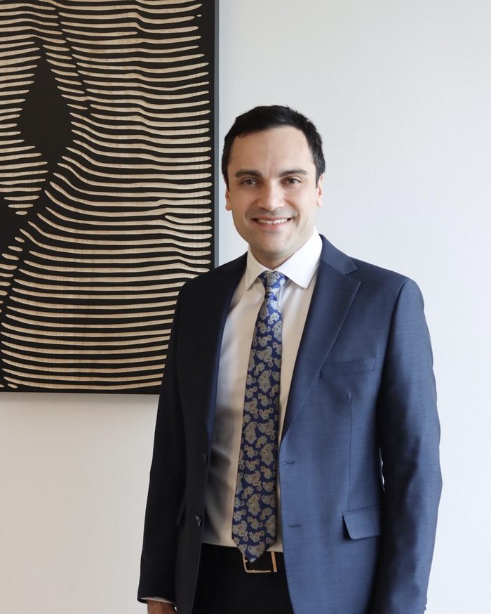 Doç. Dr. Ayhan Işık Erdal — Plastik Cerrahi Uzmanı, FACS, FEBOPRAS · İstanbul Nişantaşı